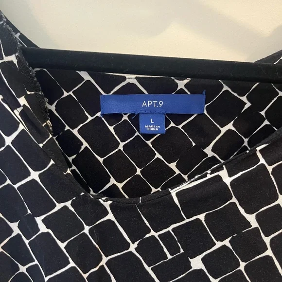 Black and White Patterned Dress - Picture 2 of 3